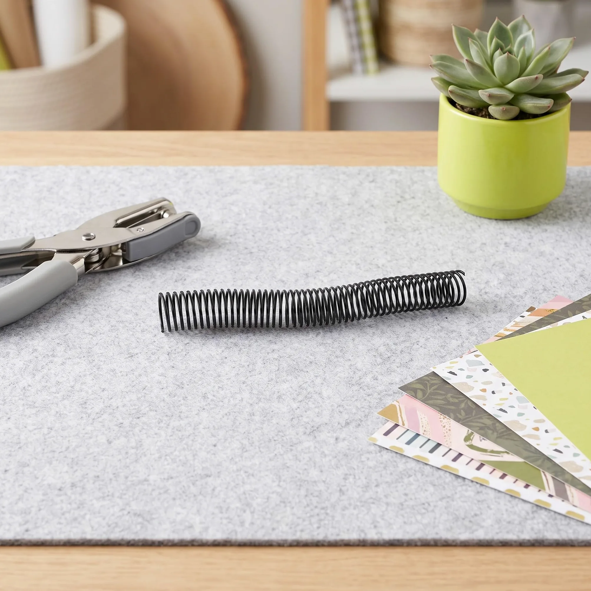 Kisangel 20 spirali in plastica per rilegatura: spirali per quaderni, passo 10 cm, facili da usare per organizzare agende e quaderni, dorsi neri, diametro 3,2 cm, capacità 300 fogli, 48 anelli