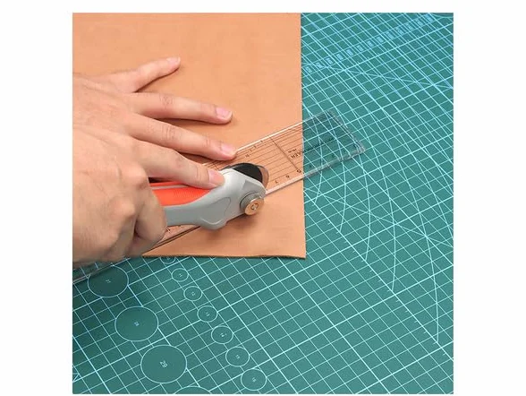 Tappetino da Taglio Scuola Tavolo Scrivania, Tappeto Bifacciale Auto Riparabile Rigenerante, Griglie su Entrambi i Lati stampate in Cm, Angoli, Goniometri, Linee Parallele e Figure.(FORMATO A1 VERDE)