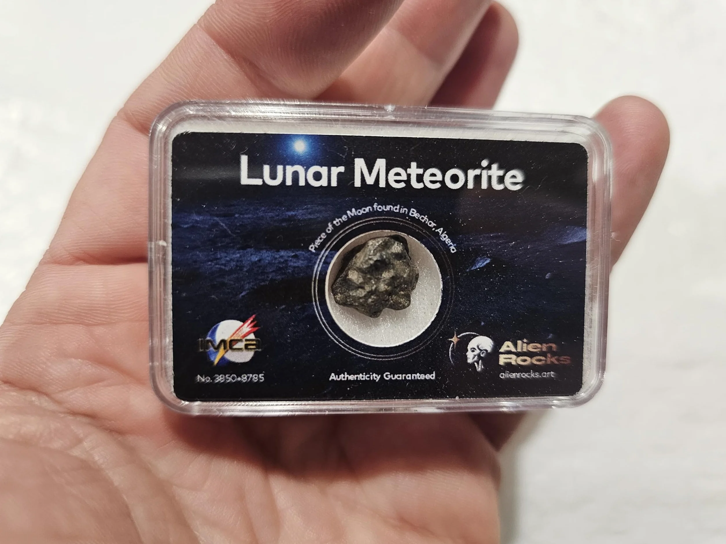 Frammento di Meteorite Lunare Con Certificato – Vera Meteorite Lunare Bechar 003-006 - Autentica Roccia Lunare Per Collezionisti, Astronomia & Regalo Spazio 0,7-0,9 grammi