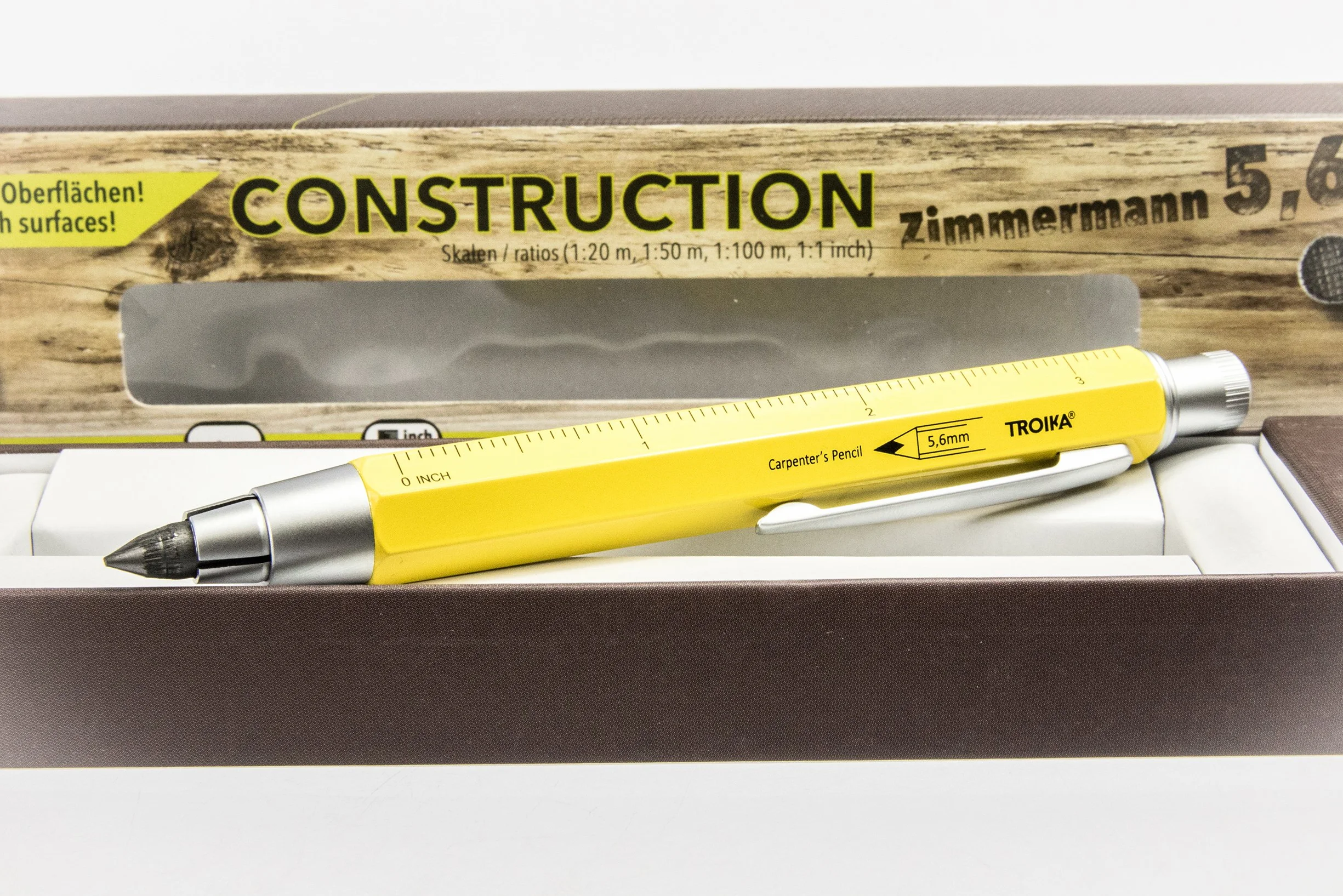 TROIKA ZIMMERMANN 5,6 BLEISTIFT- PEN56/YE mine (5,6 mm HB-mine), righello in centimetri/pollici, scala 1:20 m/1:50 m, temperamatite in ottone laccato giallo