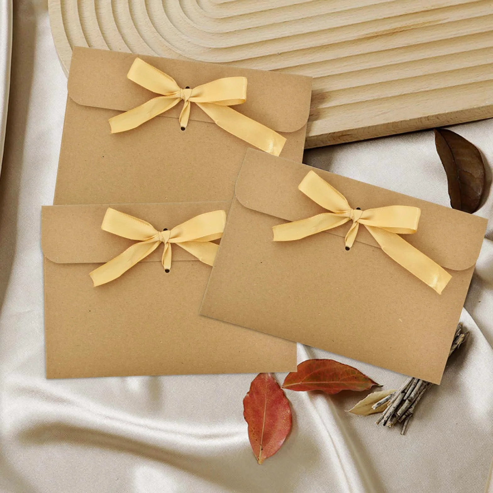 Buste in Carta Kraft con Nastro, 50 Pezzi, DIY per Regalo Vintage, Inviti, Cartoline, Biglietti (Dorato Nastro)