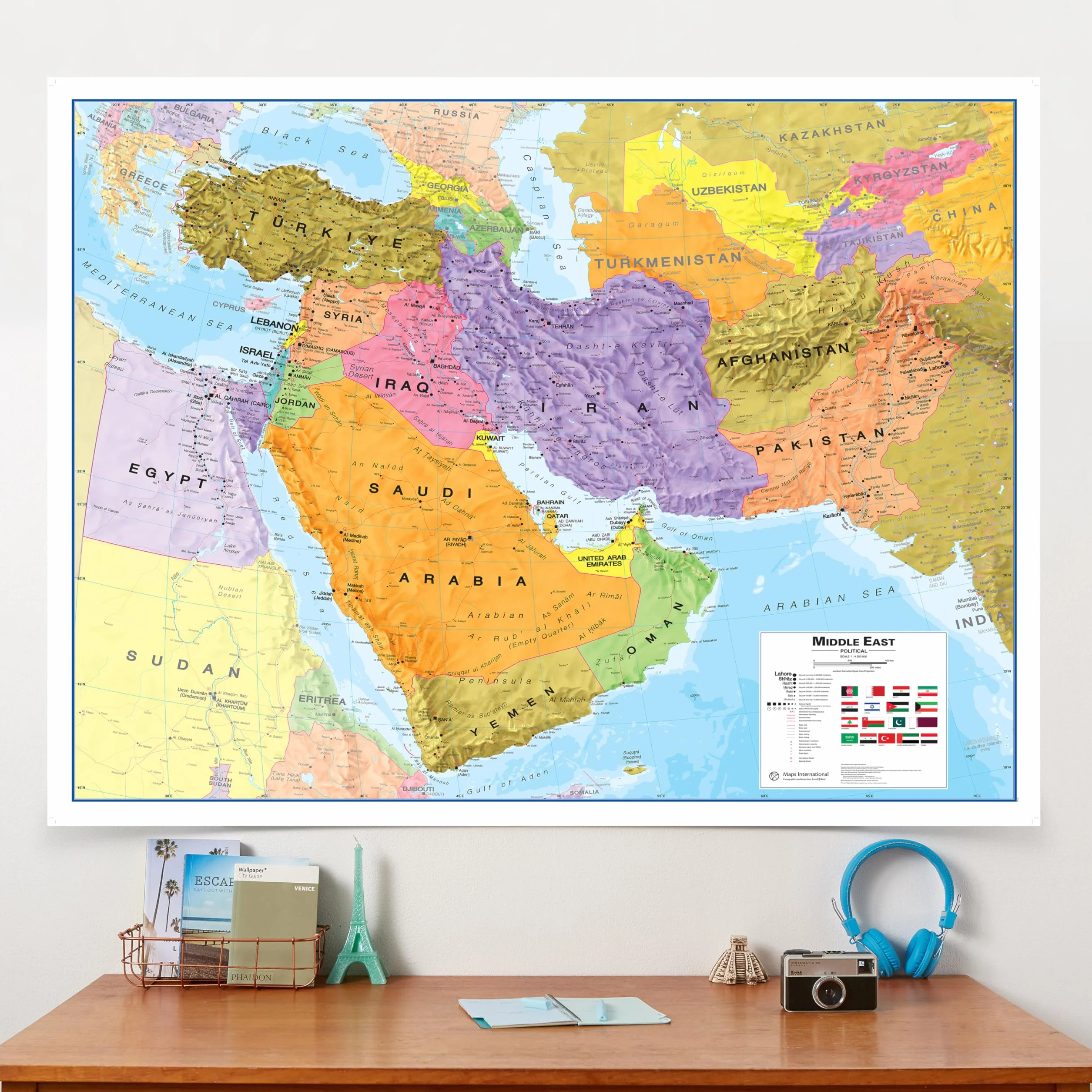 Maps International, Cartina politica del Medio Oriente aggiornata al 2024, grande, da appendere alla parete, laminata, 122 x 91,4 cm