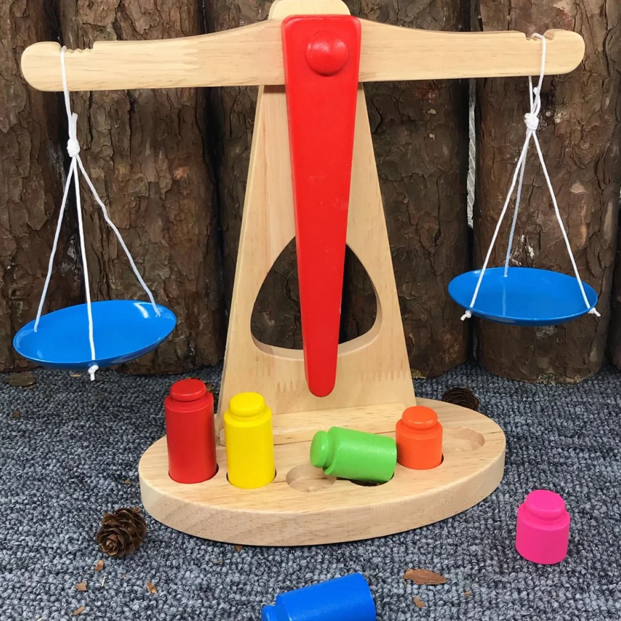 Scala della Bilancia in Legno Toy Matematica Apprendimento Strumenti educativi per Bambini con 6 Pesi, educazione all'apprendimento