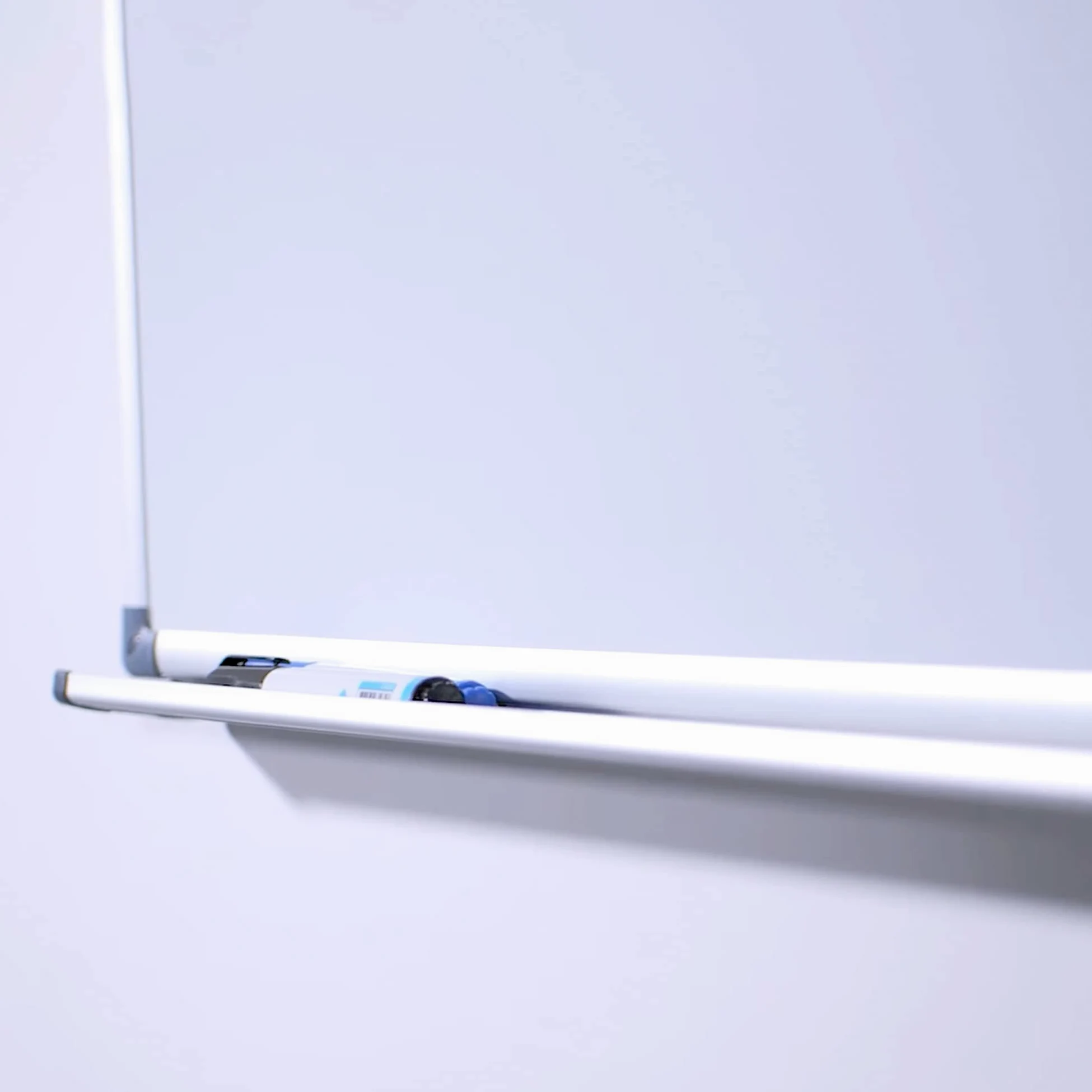 Lavagna cancellabile 80x110 cm con cornice di Vivol - White board e lavagna da muro - Magnetica