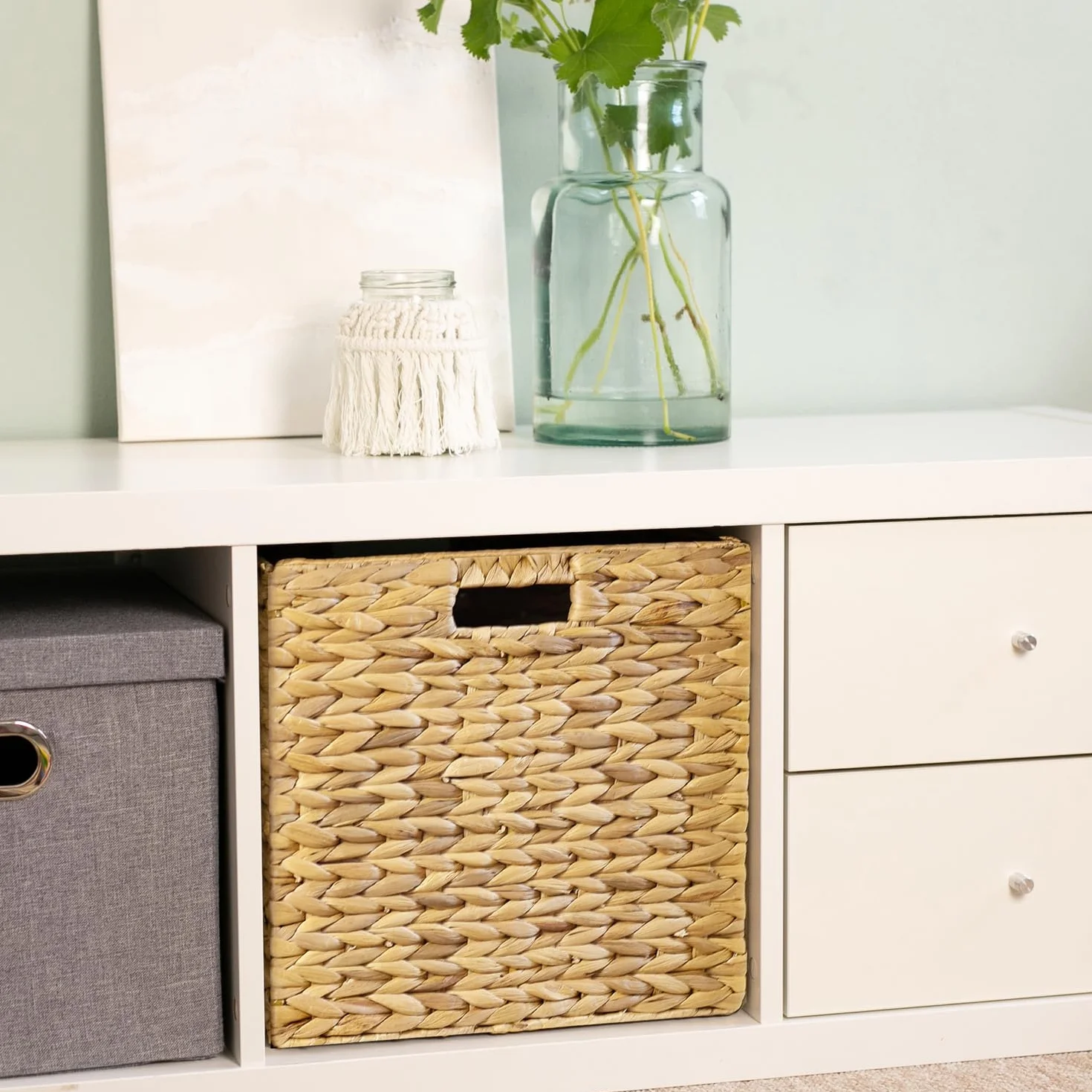 HMF Cesto portaoggetti per cartelle sospese DIN A4 compatibile con scaffale KALLAX, cesto intrecciato in giacinto d’acqua con maniglie | 33 x 38 x 32 cm | naturale